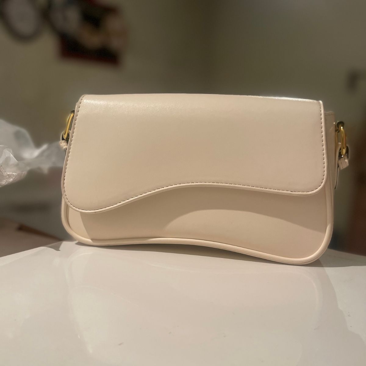 Pasta feminina elegante cor bege